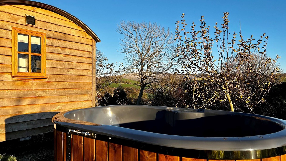 Alfriston Cabin | Robins Retreat - orchard with hot tub - see extras