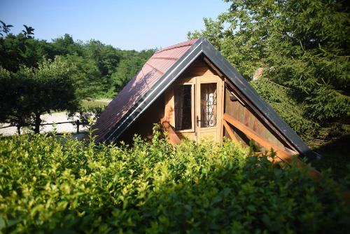 Karlovac House | Robinson Horseville