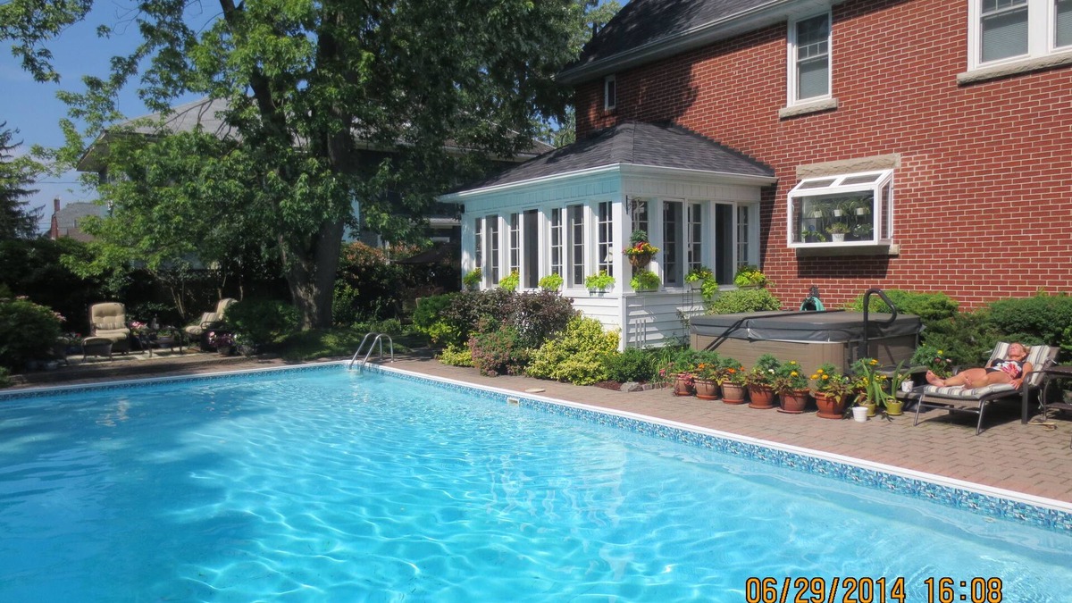Thorold Bed & Breakfast | Robinsong Bed and Breakfast