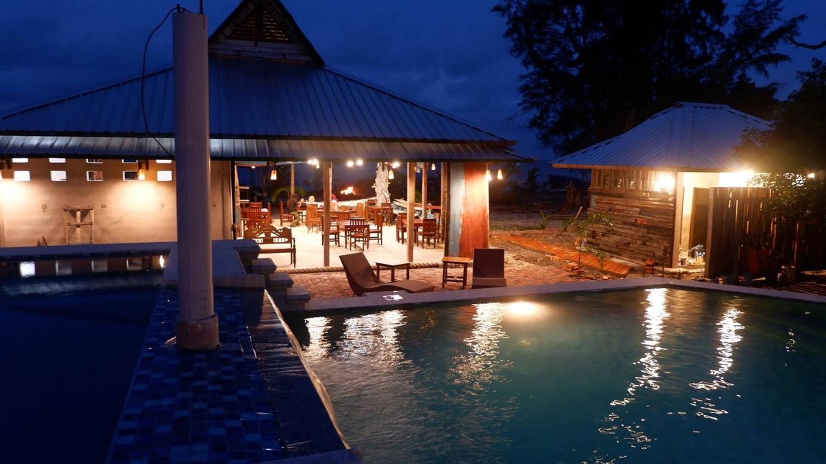 Tanjung Pandan Bed & Breakfast | Rock and Wreck Dive Resort