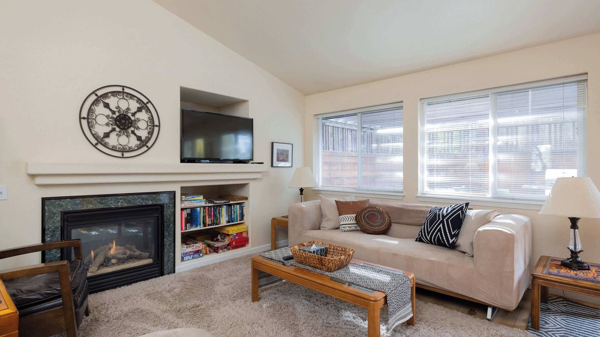 Southwest Bend House | Rock Bluff Retreat - Bend is Calling! 3BDRM