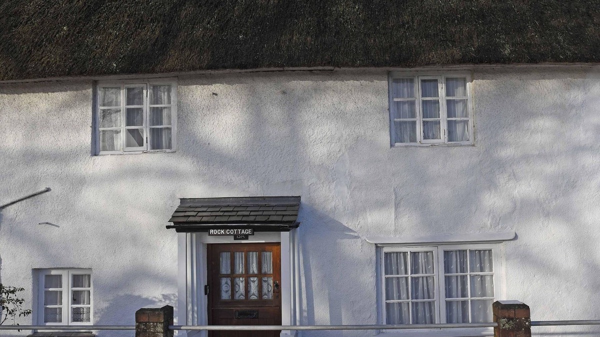 Minehead Cottage | Rock Cottage, charming and welcoming Thatched Cottage, with beach front location