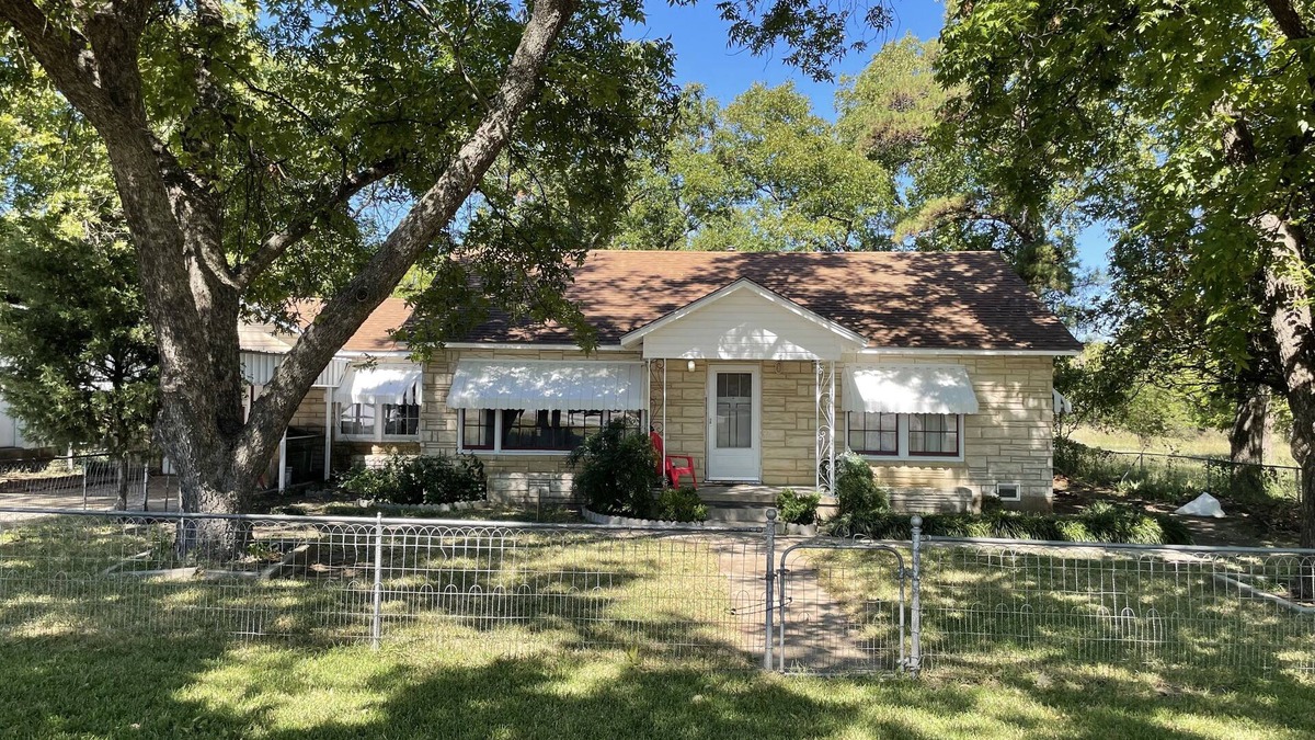 Springtown House | Rock House & 6 acre Pecan Orchard Springtown Center near 51 & 199