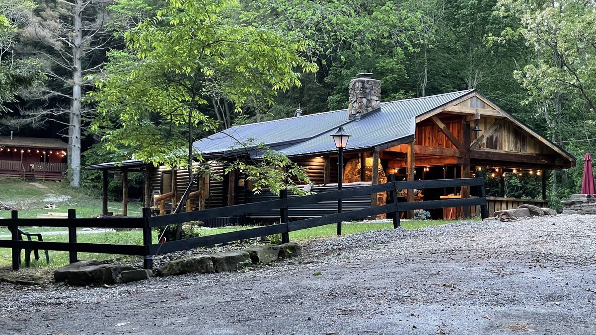 Laurelville Cabin | Rock House Cabins in Hocking Hills, OH. Located beside Rock House State Park.