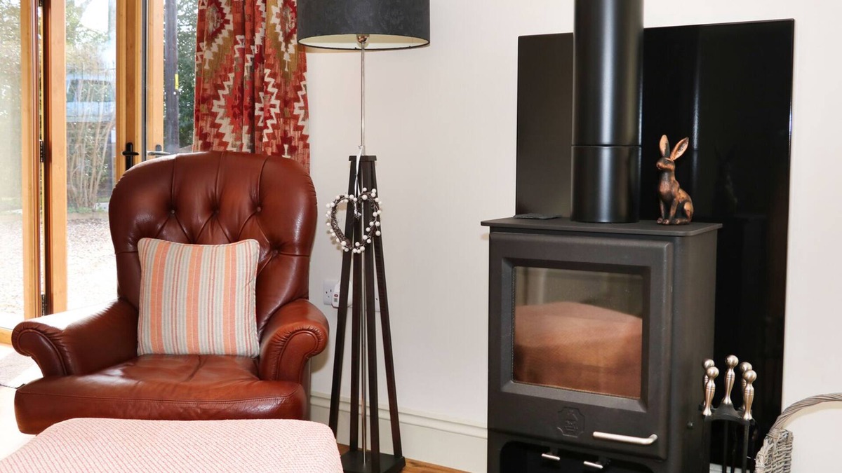 Newick House | ROCK HOUSE LODGE, with open fire in Newick