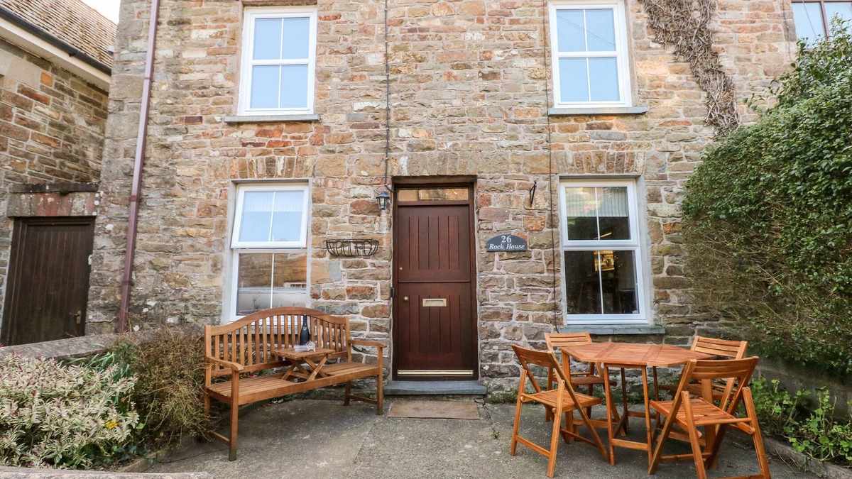 Little Haven House | ROCK HOUSE, pet friendly, character holiday cottage in Broad Haven