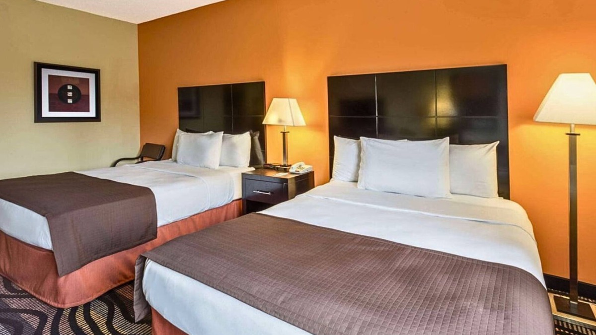 Streator Hotel | Rock Island Inn & Suites Streator IL