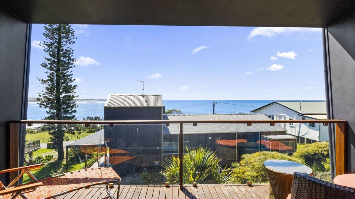 Woolgoolga House | Rock Ledge - Woolgoogla Headland