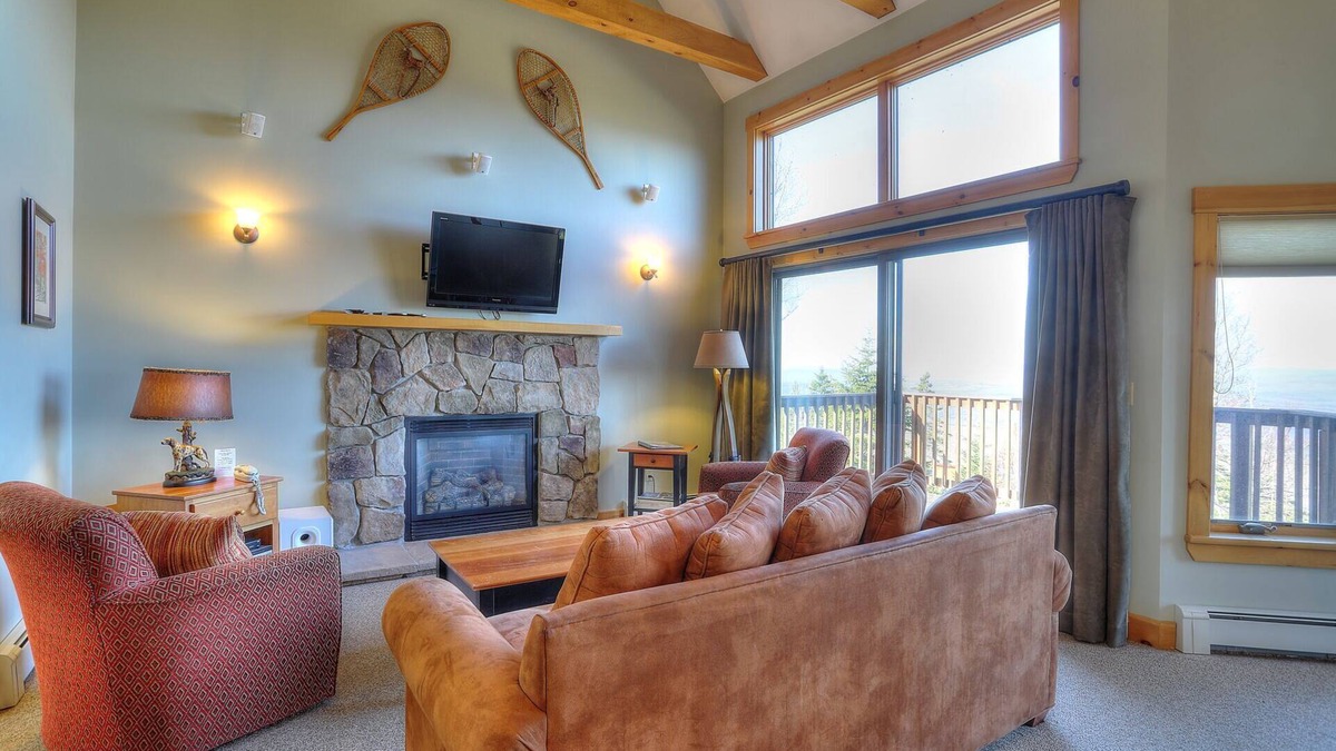 Sandy River Condo | Rock Pond Condo Black Gnat 14 at Saddleback Mountain!