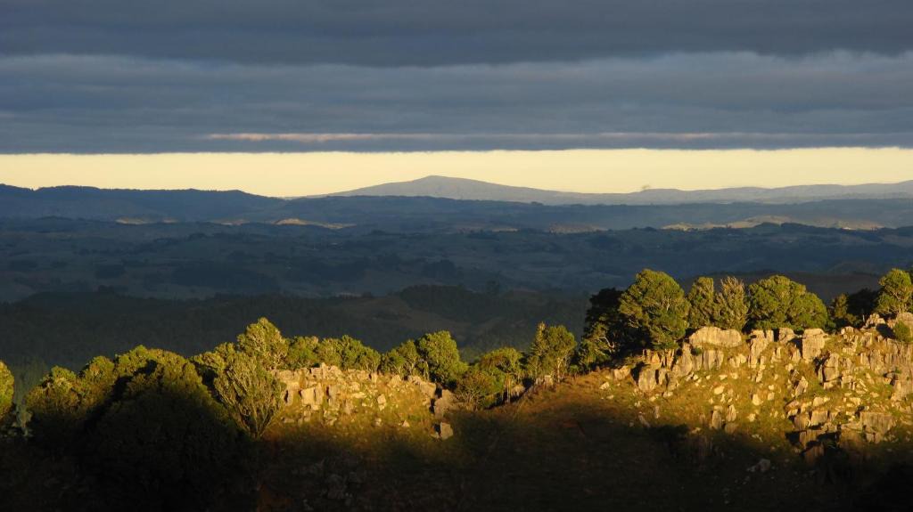Waitomo Caves House | Rock Retreat B&B farmstay