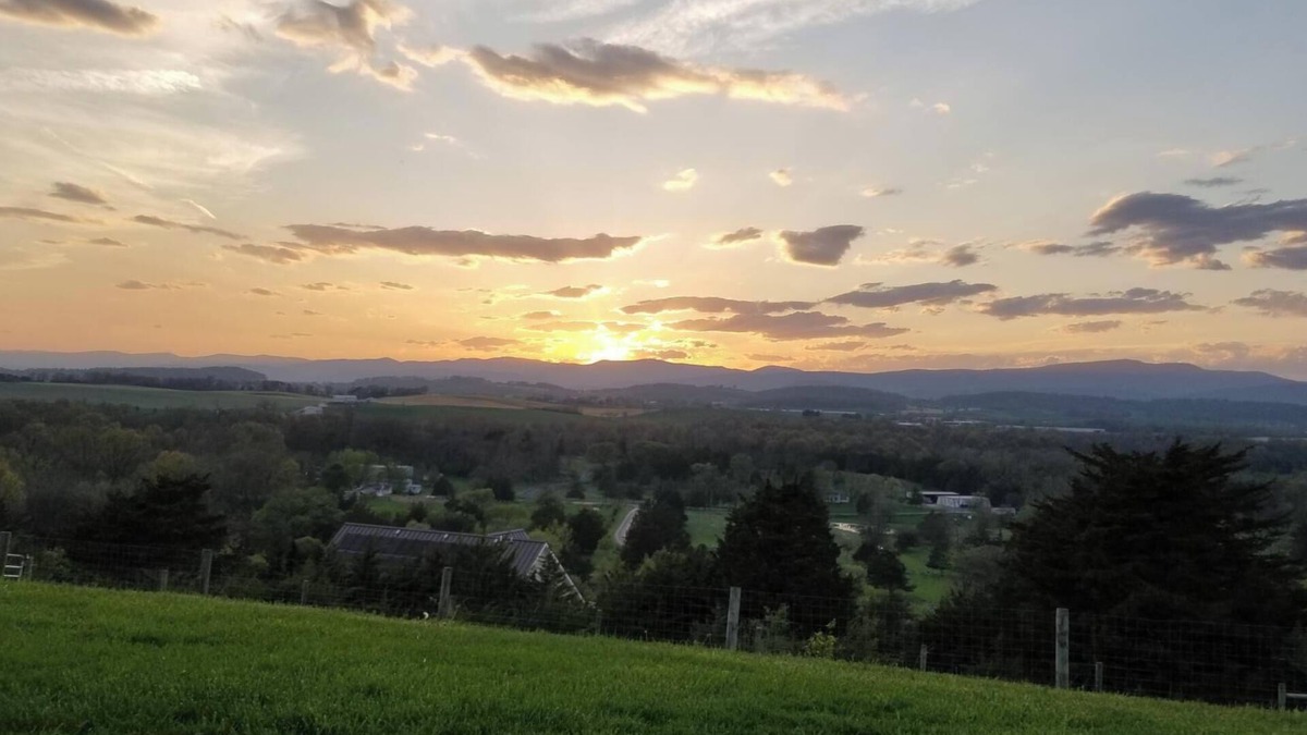 Harrisonburg Apartment | Rock Ridge View-1 bed apartment with fabulous view in Harrisonburg