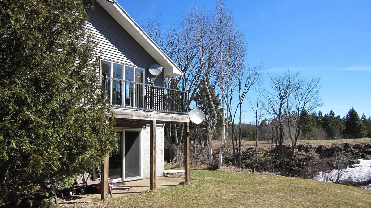Rumely House | Rock River Retreat Located Between Munising & Mqt, 20 Miles To Picture Rocks!