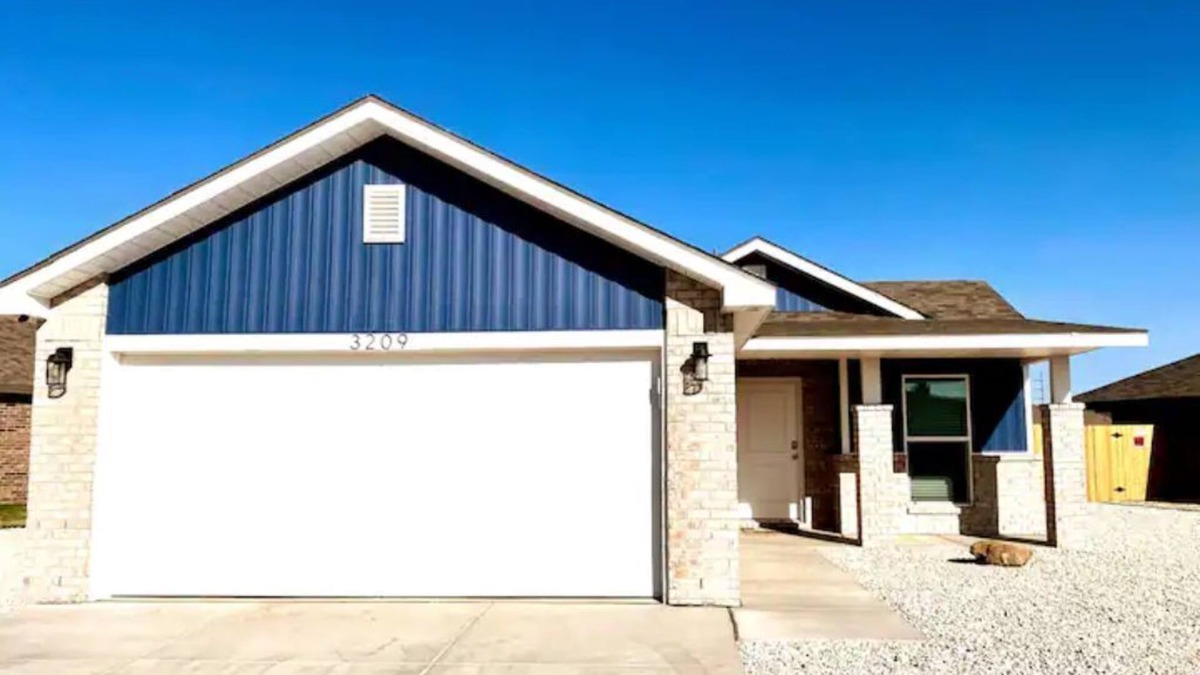 Lubbock House | ROCK&ROLL~KING BED-TEXAS TECH-LUBBOCK- NEW-3 BDRM SLEEPS 6