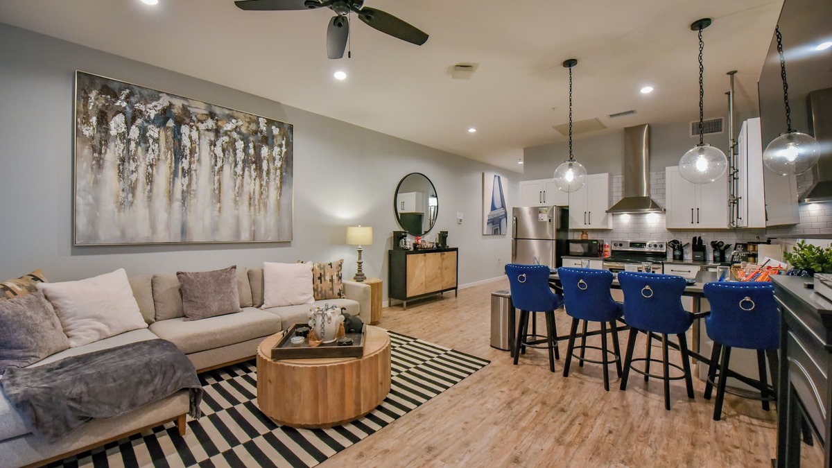 Tuscaloosa Condo | Rock & Roll Tide! Steps away from Amphitheater and downtown!