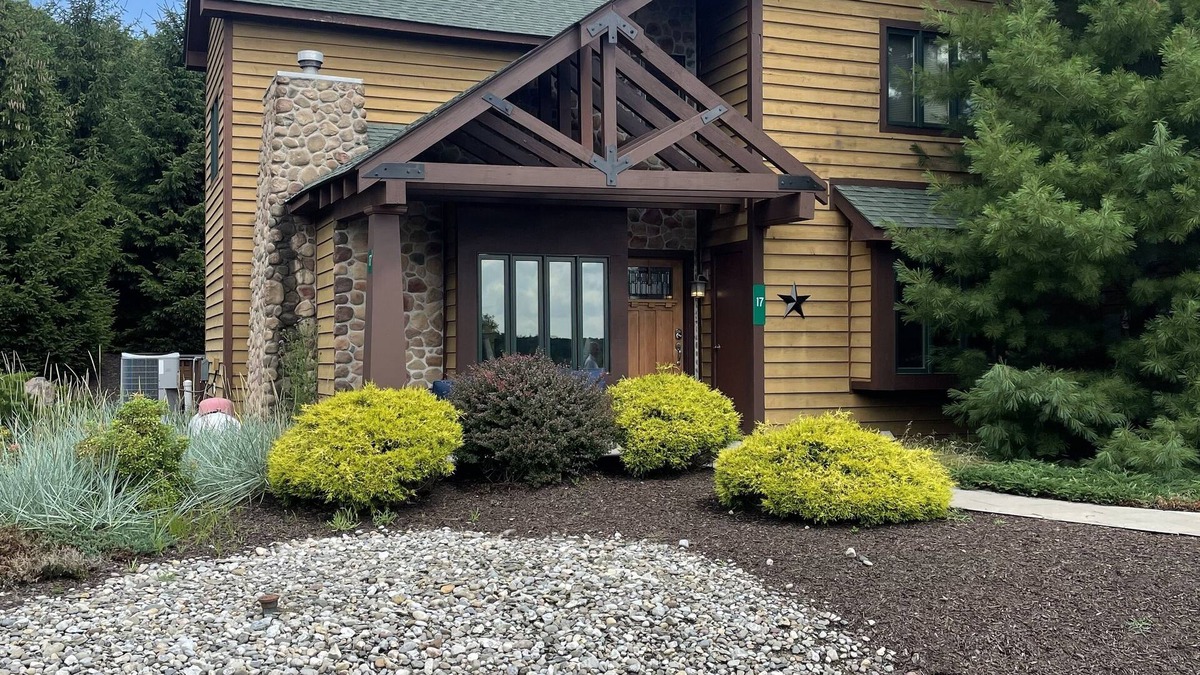 Lake Harmony House | Rock's Ridge: Summer at the Lake, Winter on the Slopes, HotTub, Linens Included!