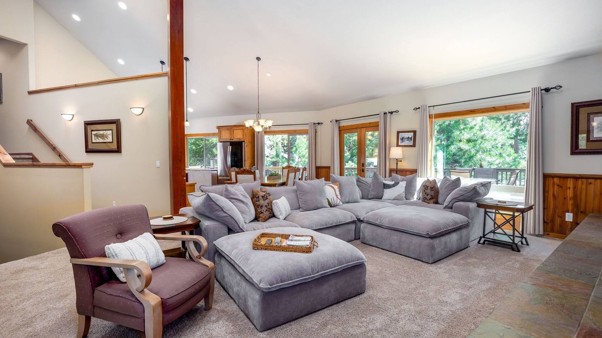 Deer Park House | ROCK11-Spacious Home w. A/C, Ping Pong, Hot Tub