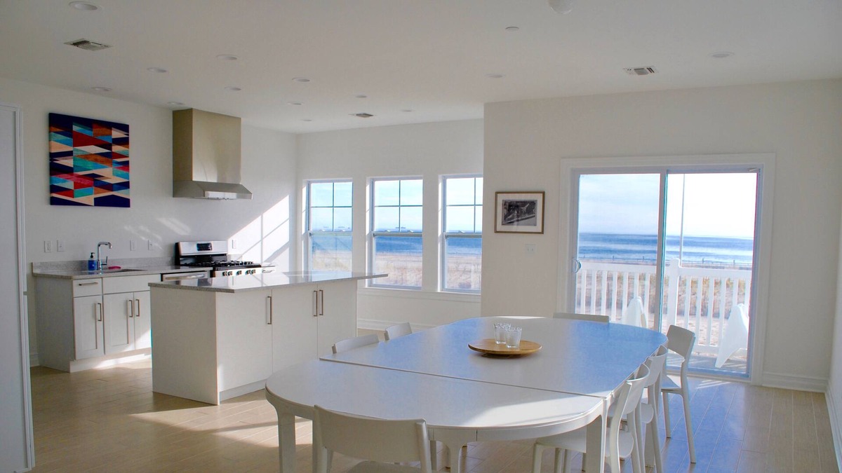 Queens House | Rockaway Beach Oceanfront family vacation home