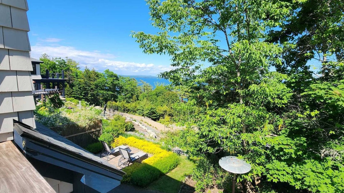 Hulls Cove Apartment | Rockbilt Cottage Loft-Cozy comfort with breathtaking views of Frenchmans Bay, 4 minutes to Acadia