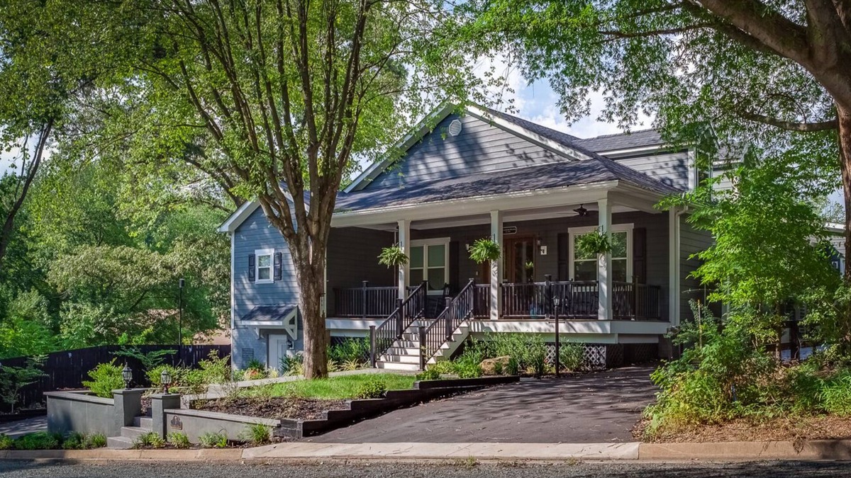 Charlottesville House | Rockbrook Manor - Great Location, minutes from Downtown, University of Virginia