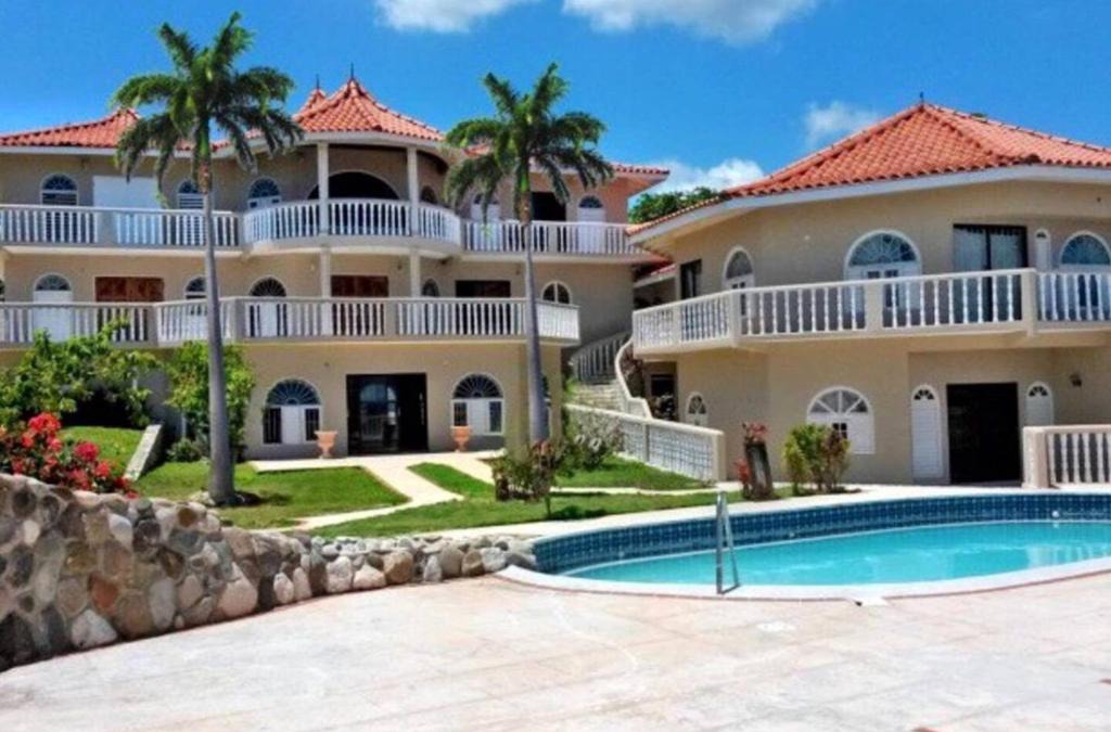 Tower Isle House | Rockcliff Villa