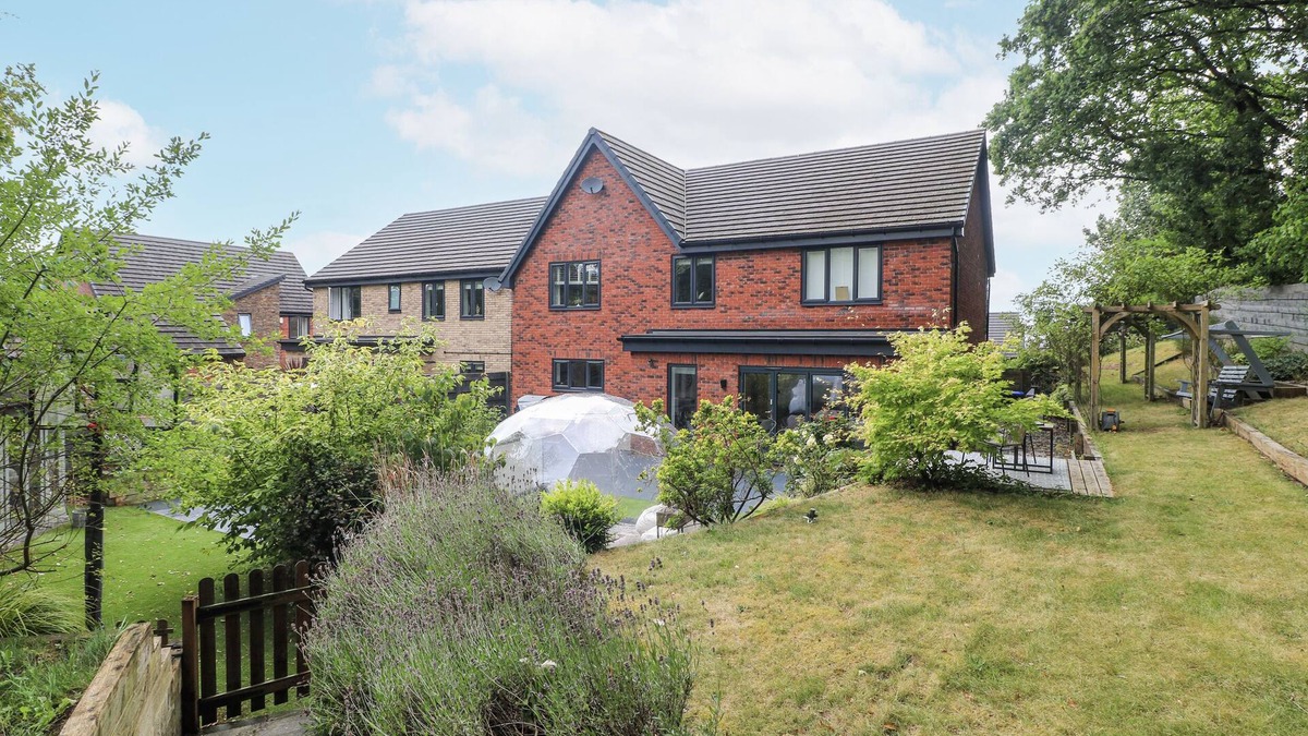 Skegby Cottage | ROCKCLIFFE GRANGE, family friendly, with a garden in Mansfield