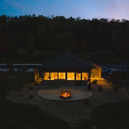 Logan House | Rockhouse - by The Chalets