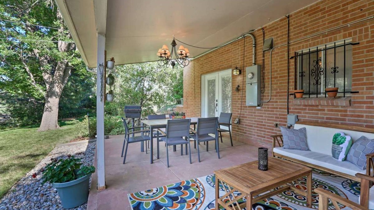 Foothills House | Rockies Rest Stop - Perfect for Traveling Nurse