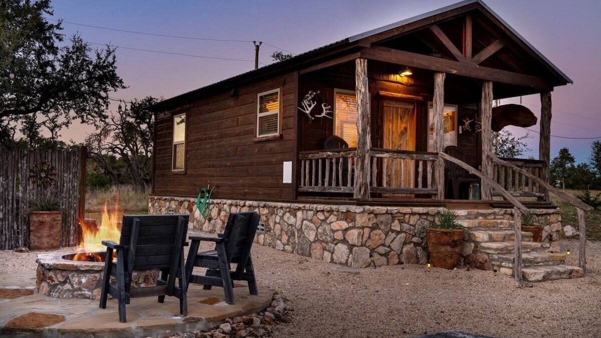 Fredericksburg Cabin | Rockin' R - Shining Star Cabin