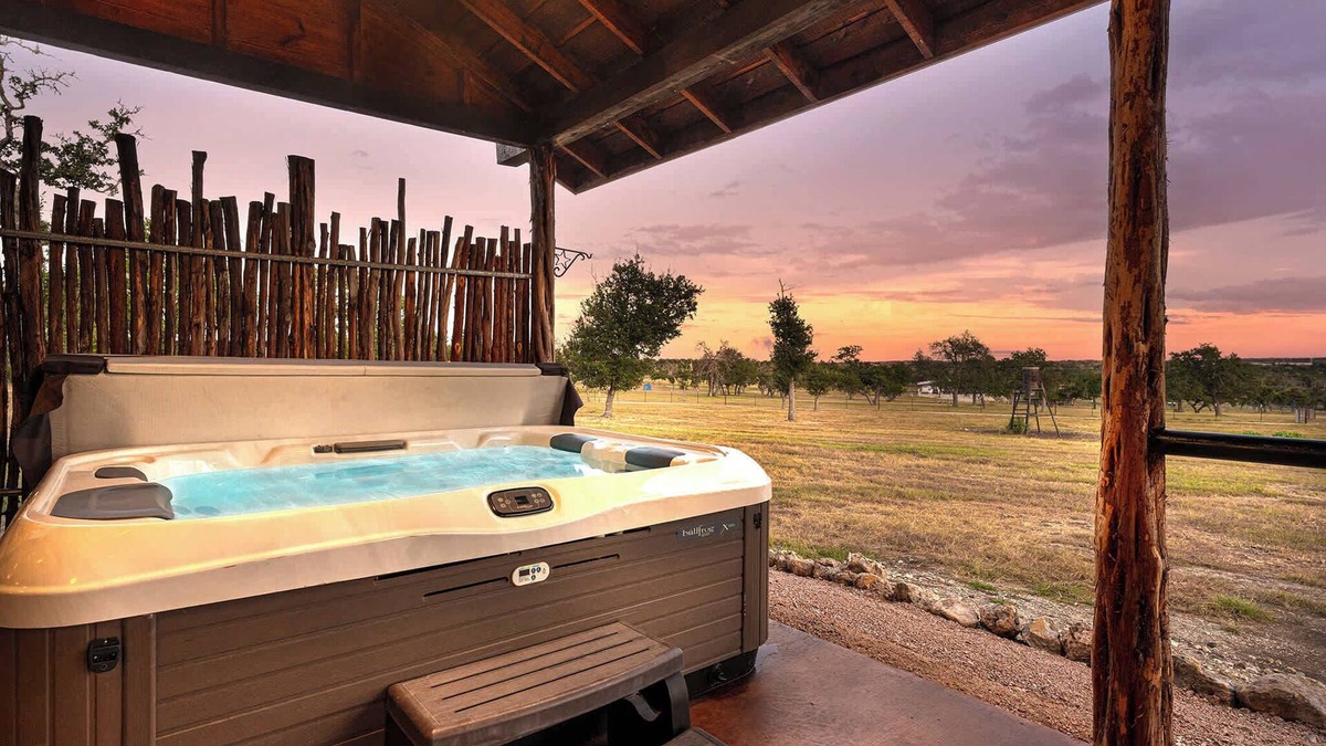Fredericksburg Cabin | Rockin' R - Shooting Star Cabin