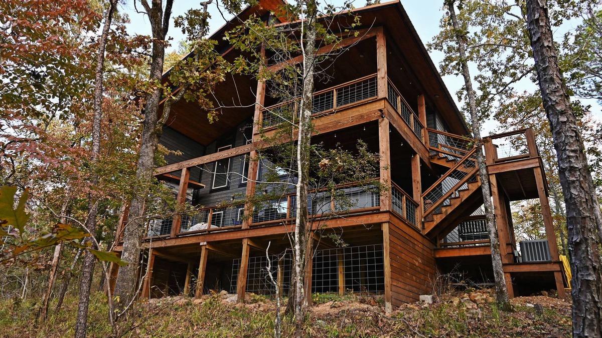 Octavia Cabin | Rockin Robin-TRUE SECLUSION-Paved Roads-Boat Ramp 1/2 mile-ATV'S Welcome-2 Suites