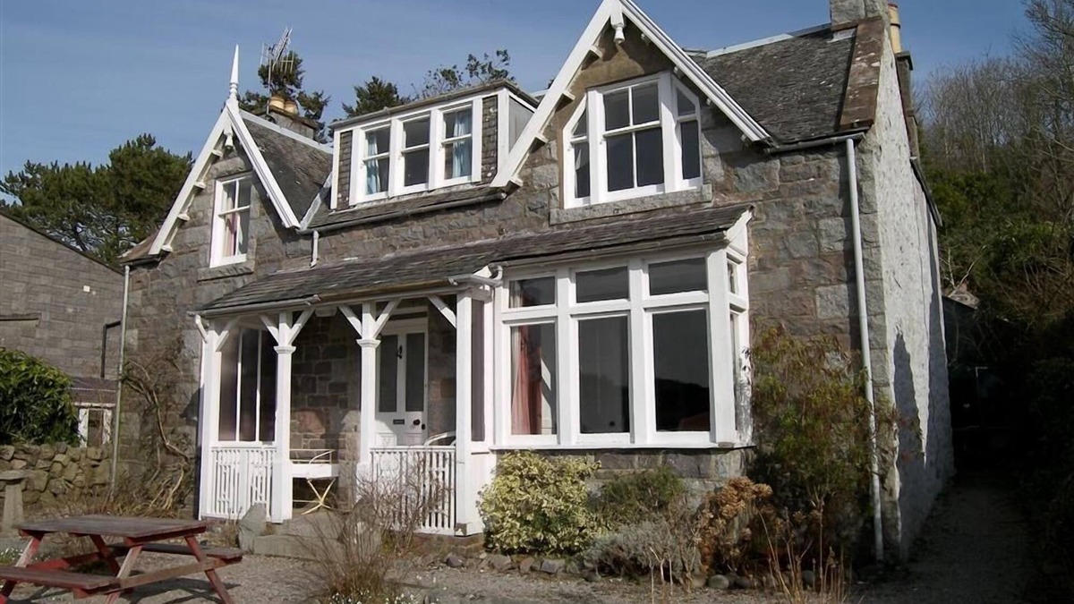 Kippford Cottage | Rocklea - a house that sleeps 8 guests in 4 bedrooms