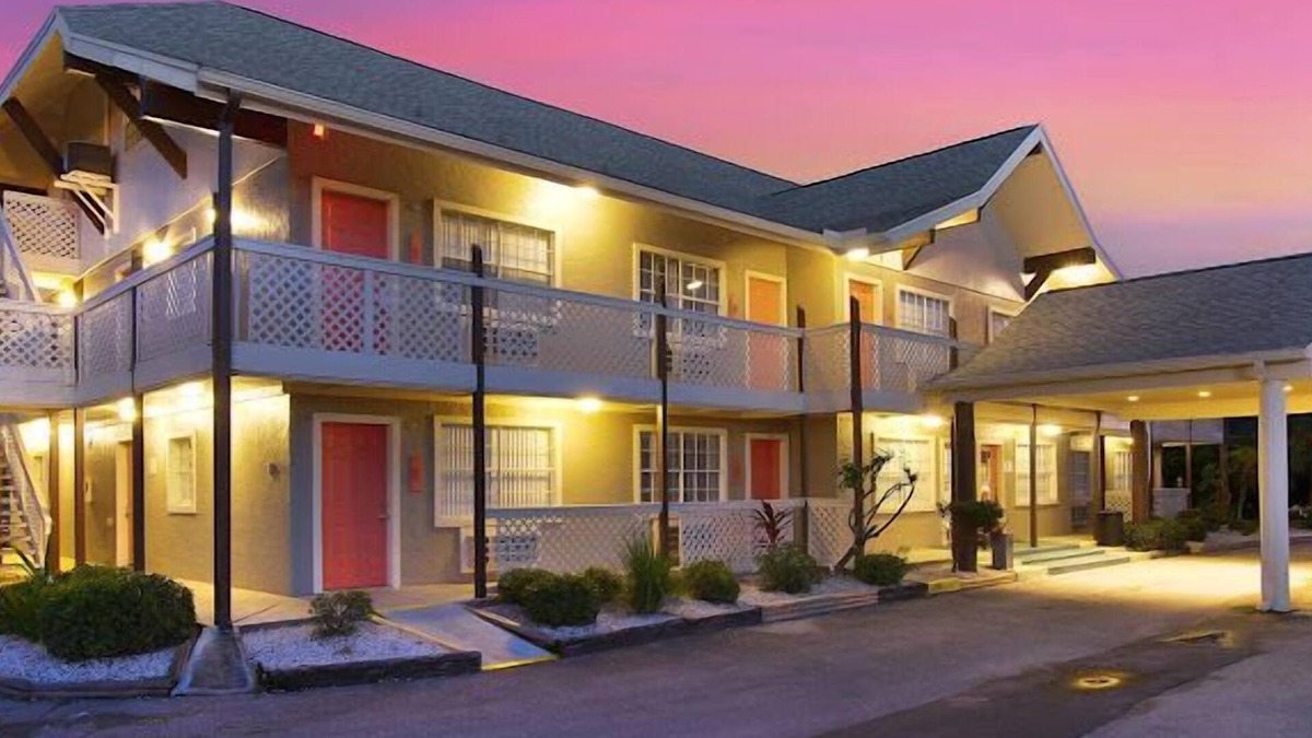 Rockledge Hotel | Rockledge Rooms and Rentals