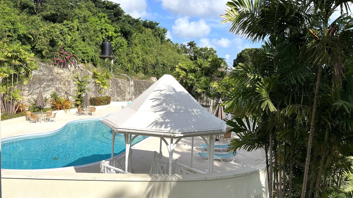 Orange Hill House | Rockley Golf 810 is a 2 Bedroom, 2 Bathroom 1st Floor Apartment With Pool