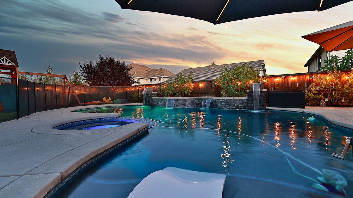 Loomis House | Rocklin Pool Side Luxury Stay - Perfect stay for families