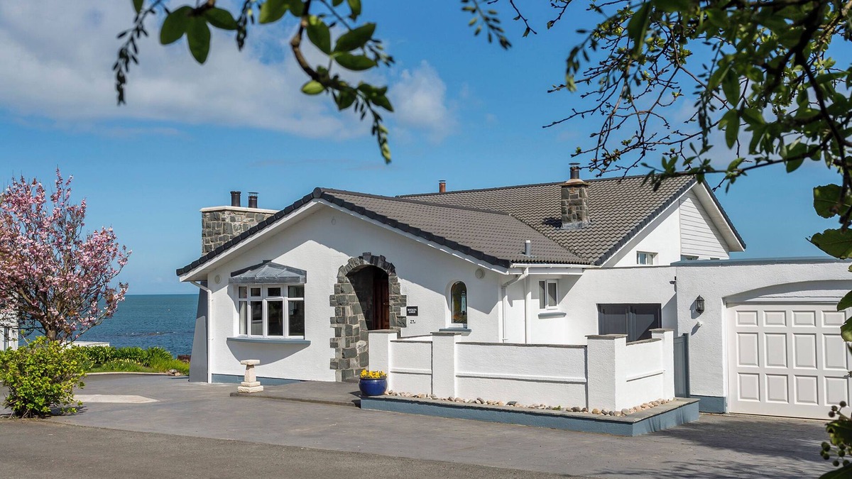 Donaghadee Cottage | ROCKLYN LODGE, family friendly, with open fire in Donaghadee
