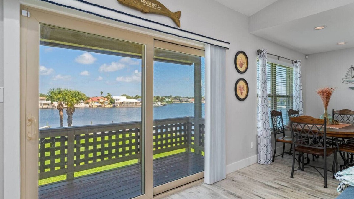 Harbor Oaks Apartment | Rockport, TX - Canoe Lake Casita