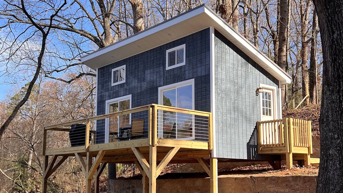 Granite Falls Cabin | Rockwall Cabin on the Pond! Cool spot, 10 minute drive to Hickory.