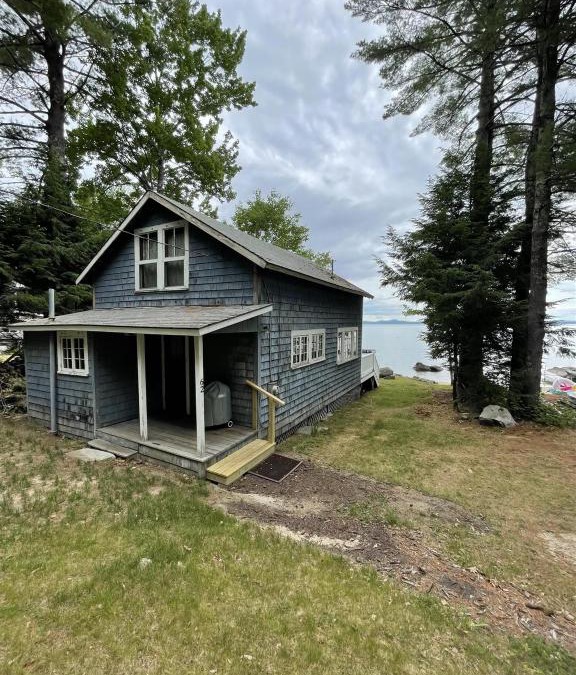 Standish House | ROCKY BEACH LIMIT 5 cabin