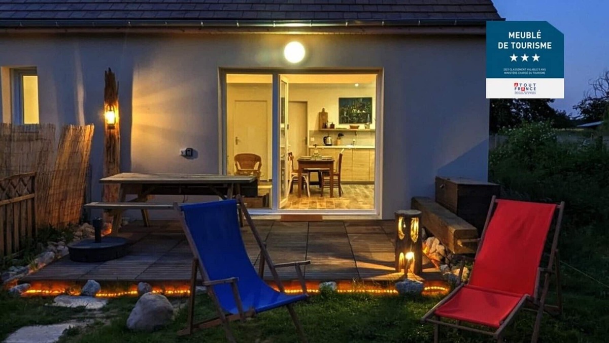 Acheres-la-Foret Cottage | Rocky Lodge, cottage with large wooden deck and private garden near the Forest