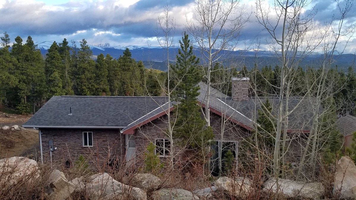 Black Hawk House | Rocky Mountain Getaway- Divide Views, Hot Tub, Skiing