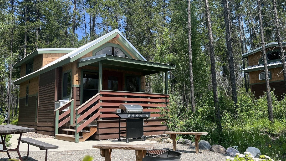 West Glacier Cabin | Rocky Mountain Maple Studio Cabin