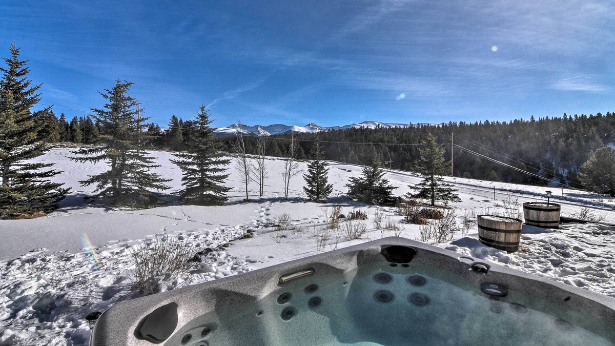 Leadville Apartment | Rocky Mountain Retreat w/ Hot Tub Access & Views!