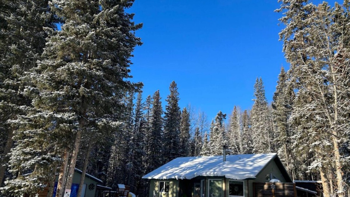 Nordegg Cottage | Rocky Mountain Retreat: Private 2 Acres & Hot Tub