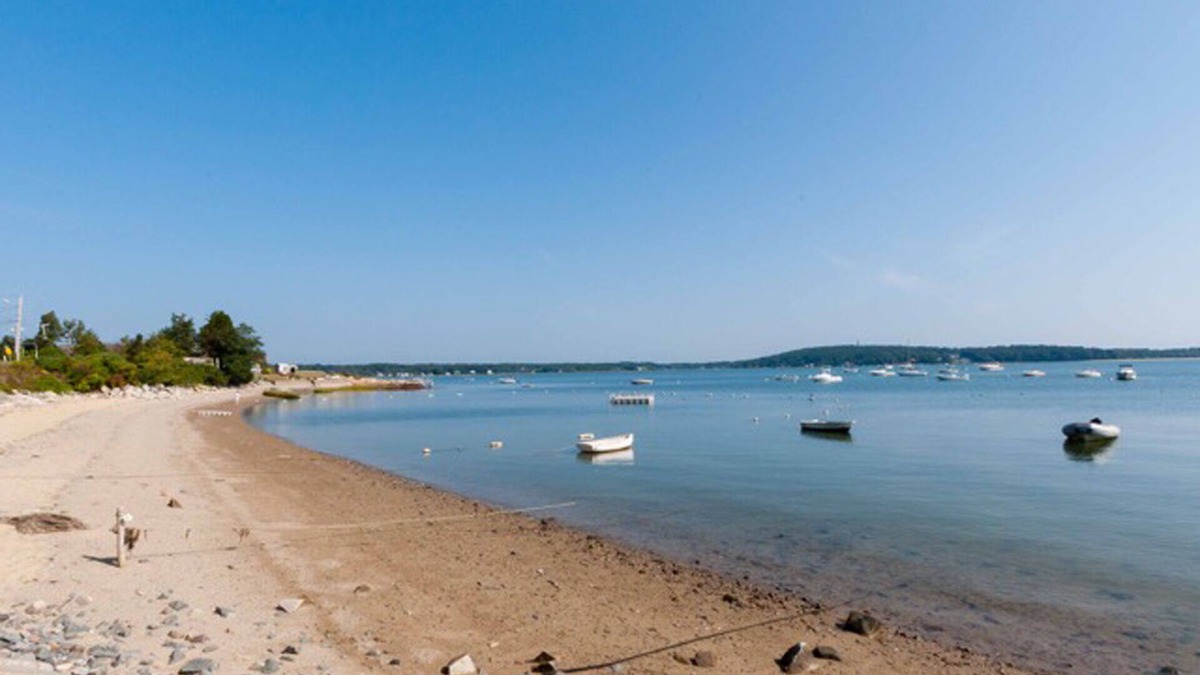 Kingston House | Rocky Nook Beach House, charming updated ranch less than two blocks to beach.