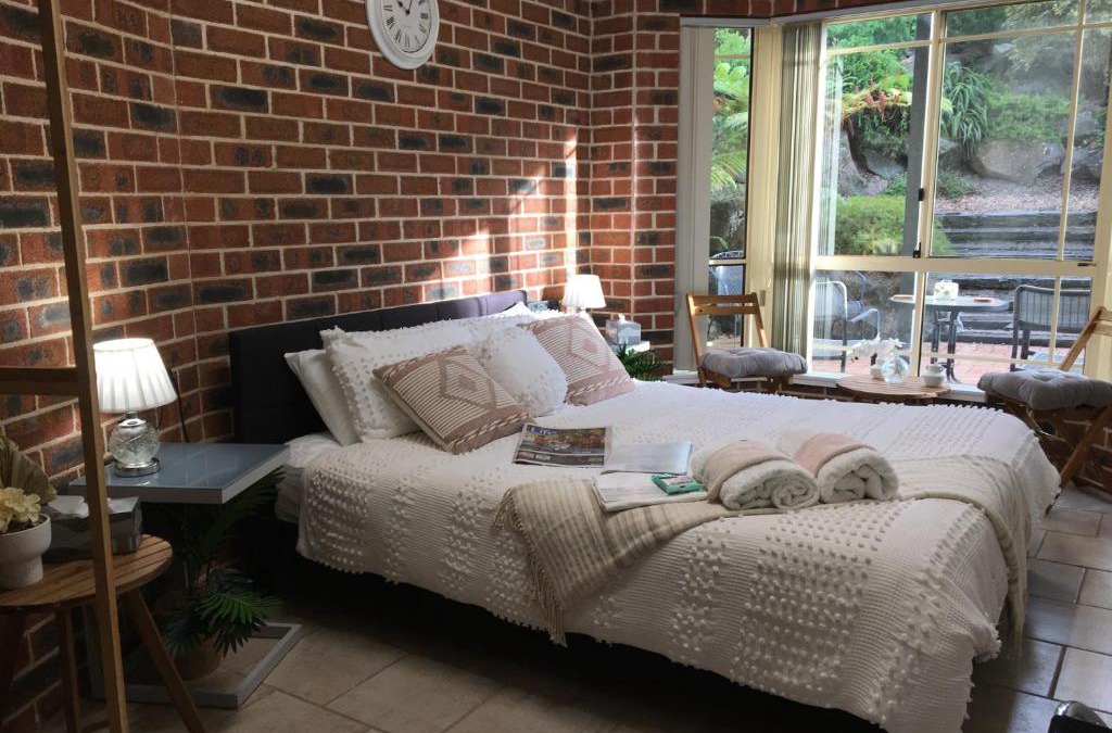 Orange East House | Rocky Rest
