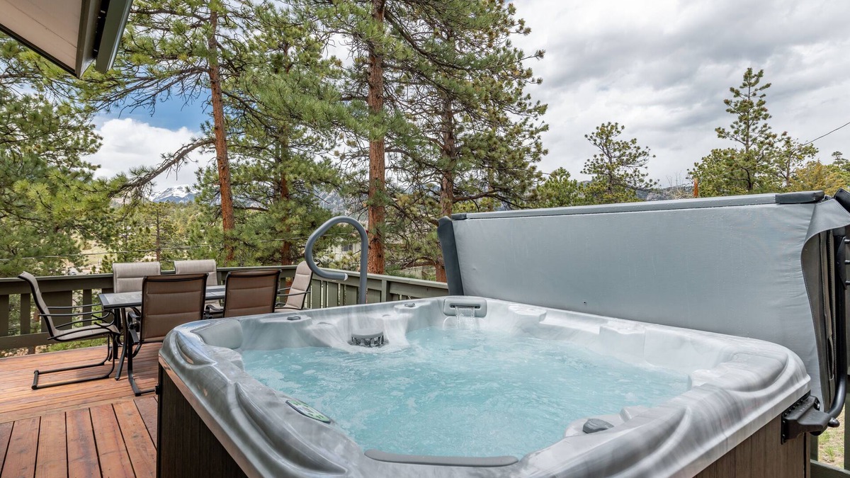 Estes Park House | Rocky Retreat: Relax in hot tub, 2.7 mi to RMNP, walking distance to town, #3370