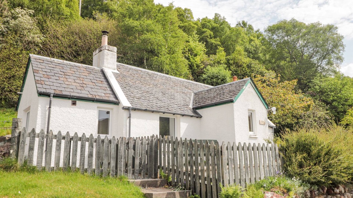 Nostie Cottage | RODDY'S COTTAGE, pet friendly, character holiday cottage in Glenelg