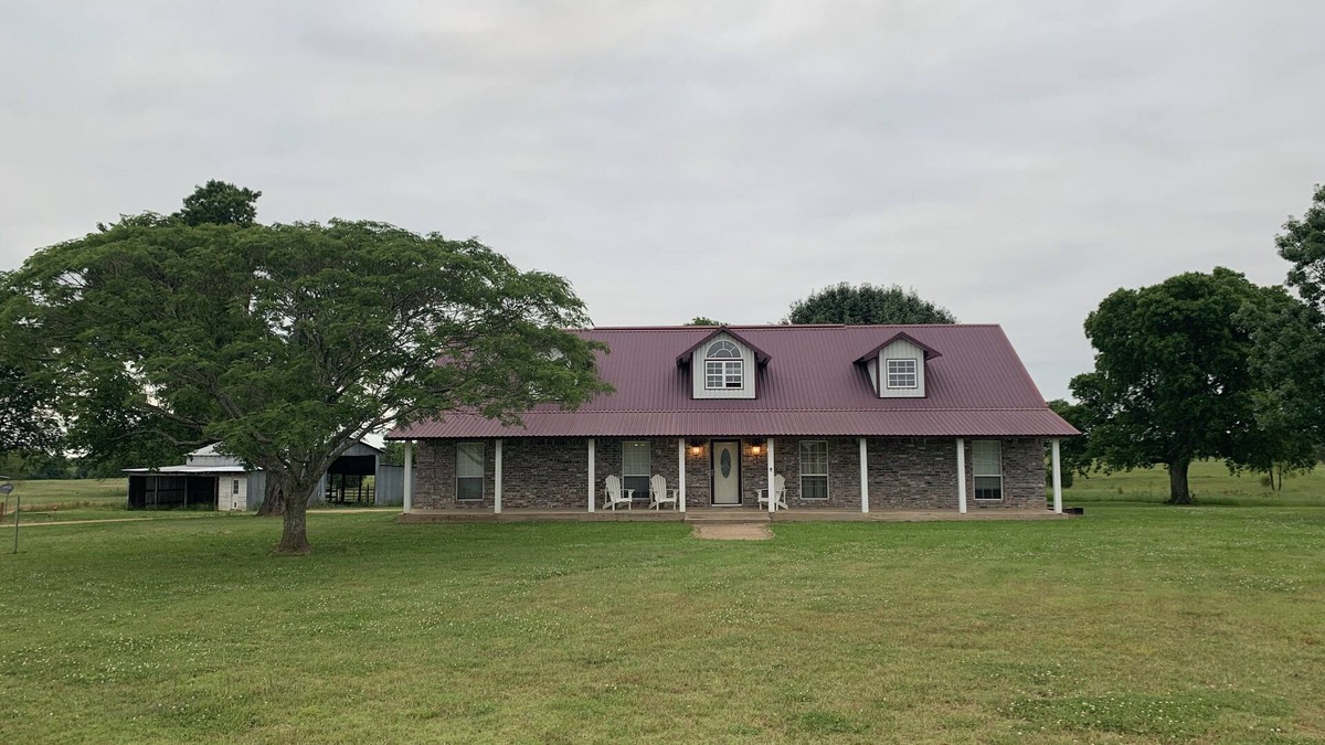 Durant House | Rodeo Ranch 55 acres, 3 BDR, Pool, Parking, located close to Casino