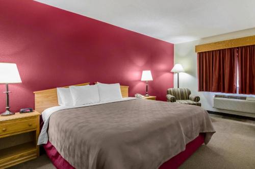 Hesston Hotel | Rodeway Inn and Suites