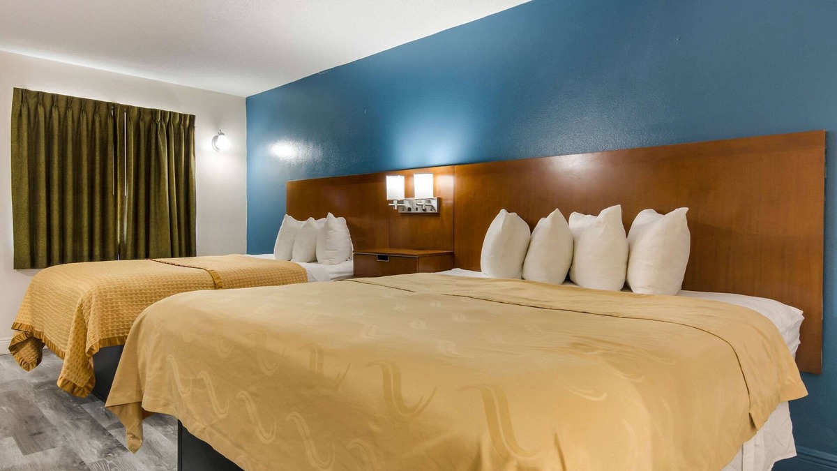 Broken Bow Hotel | Rodeway Inn Broken Bow - Hochatown